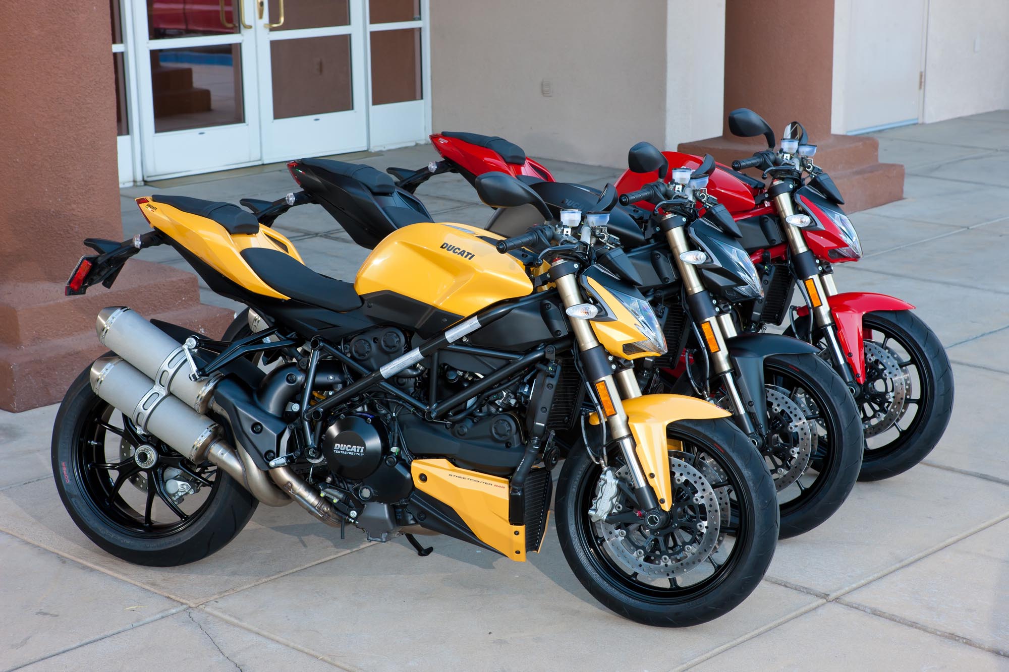http://www.asphaltandrubber.com/wp-content/gallery/ducati-streetfighter-848-ride-review-in-the-palm-desert/ducati-streetfighter-848-palm-springs-test-static-06.jpg