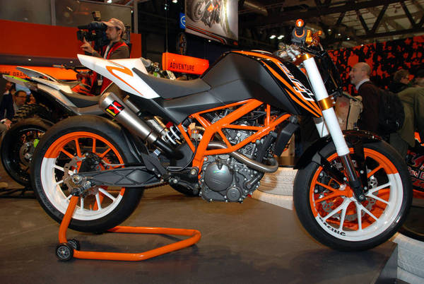 Latest KTM 125 Duke Video Goes to the Well Asphalt & Rubber