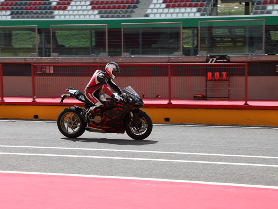 2012-Ducati-Superbike-1199-Mugello-spy-photo-2.jpg