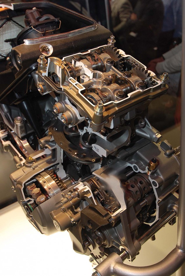 Ducati-1199-Panigale-Superquadro-motor-cutaway-11-635x948.jpg