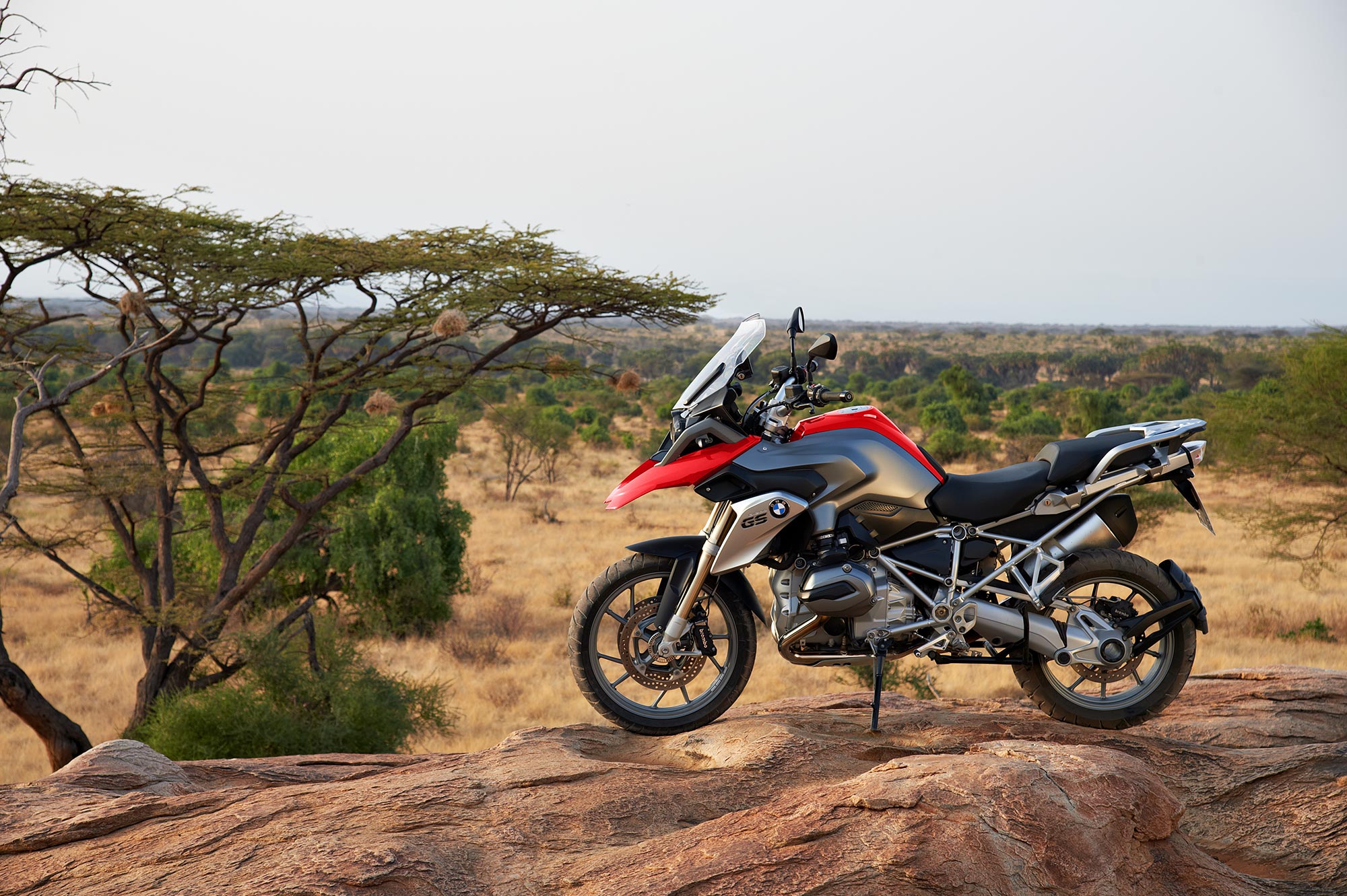 http://www.asphaltandrubber.com/wp-content/uploads/2012/10/2012-BMW-R1200-GS-Africa.jpg
