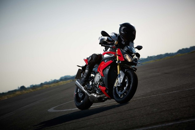2014 BMW S1000R   160hp, ABS, & Optional DTC & DDC 2014 BMW S1000R action 45 635x423