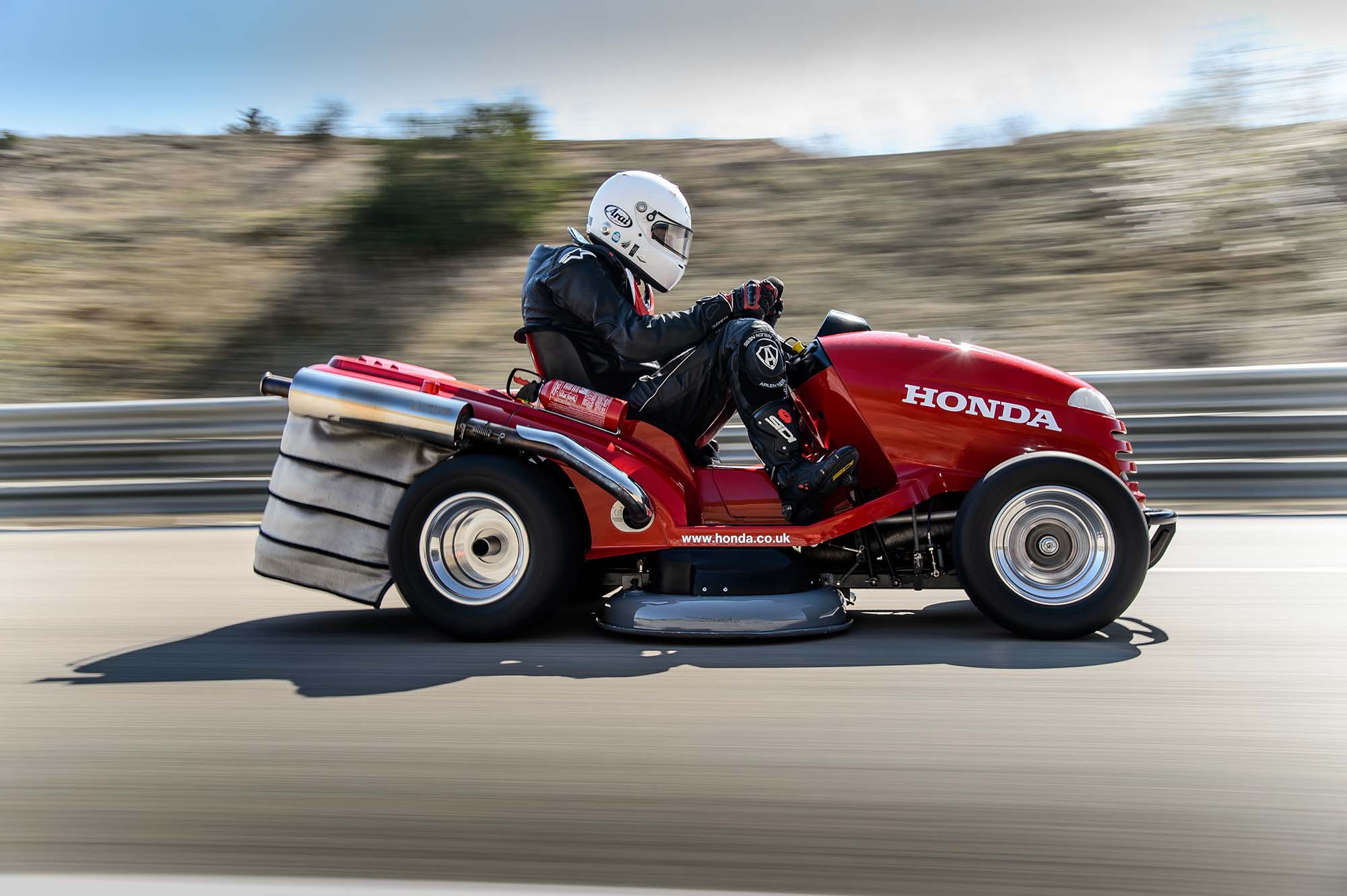 Honda Breaks World Record For Fastest Lawn Mower Asphalt And Rubber