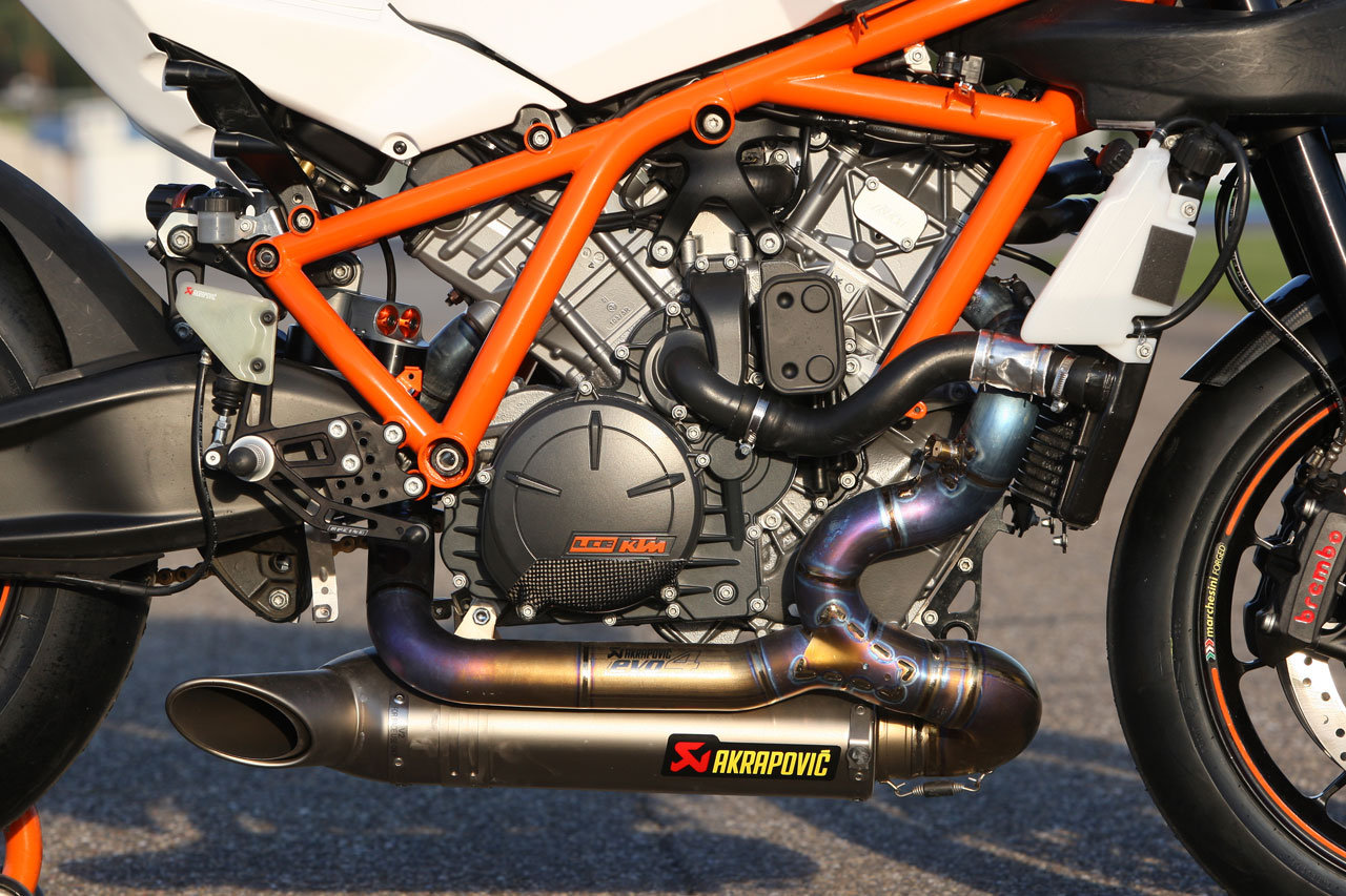 2011 KTM 1198 RC8 R Track - Asphalt & Rubber