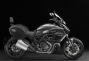 2013-ducati-diavel-strada-01