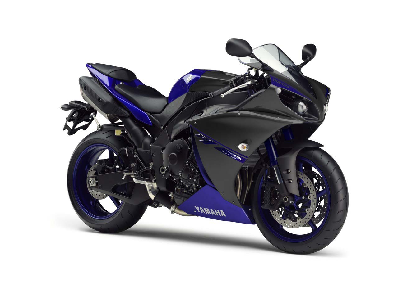 2014 Yamaha YZF-R1 Race Blu Debuts at Silverstone 