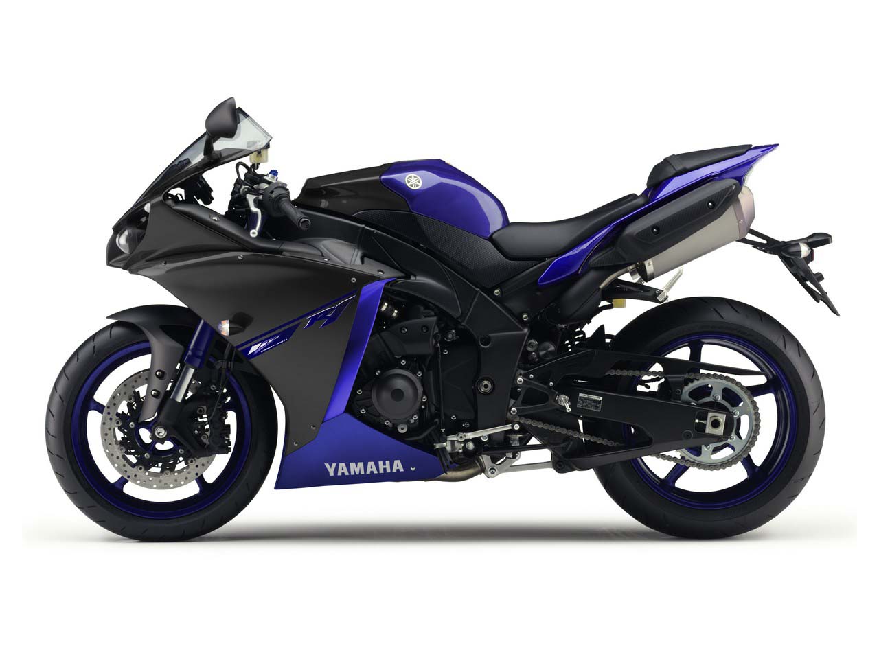 2014 Yamaha YZF-R1 Race Blu Debuts at Silverstone 