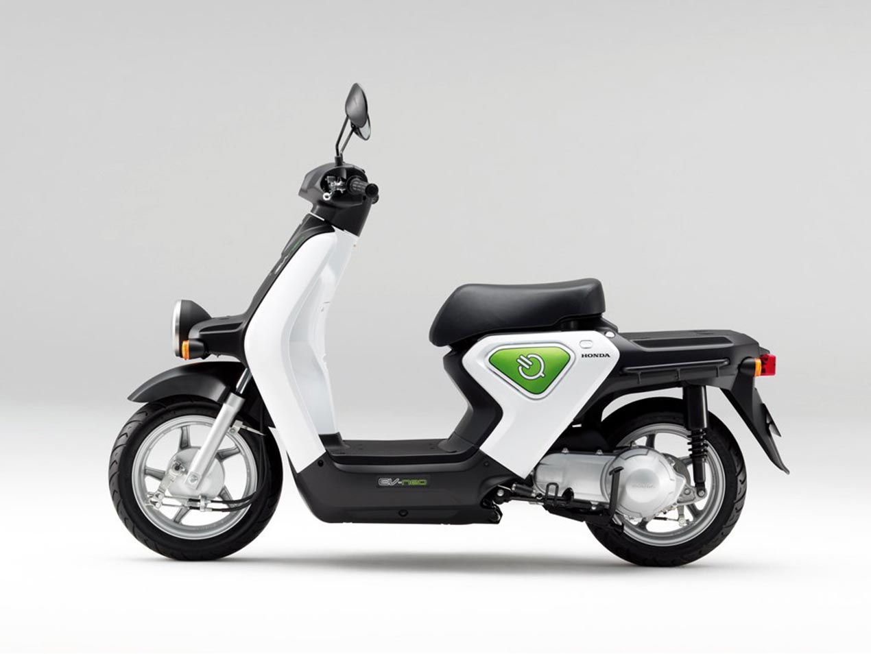  Honda  EV neo Electric Scooter  Announced Asphalt Rubber