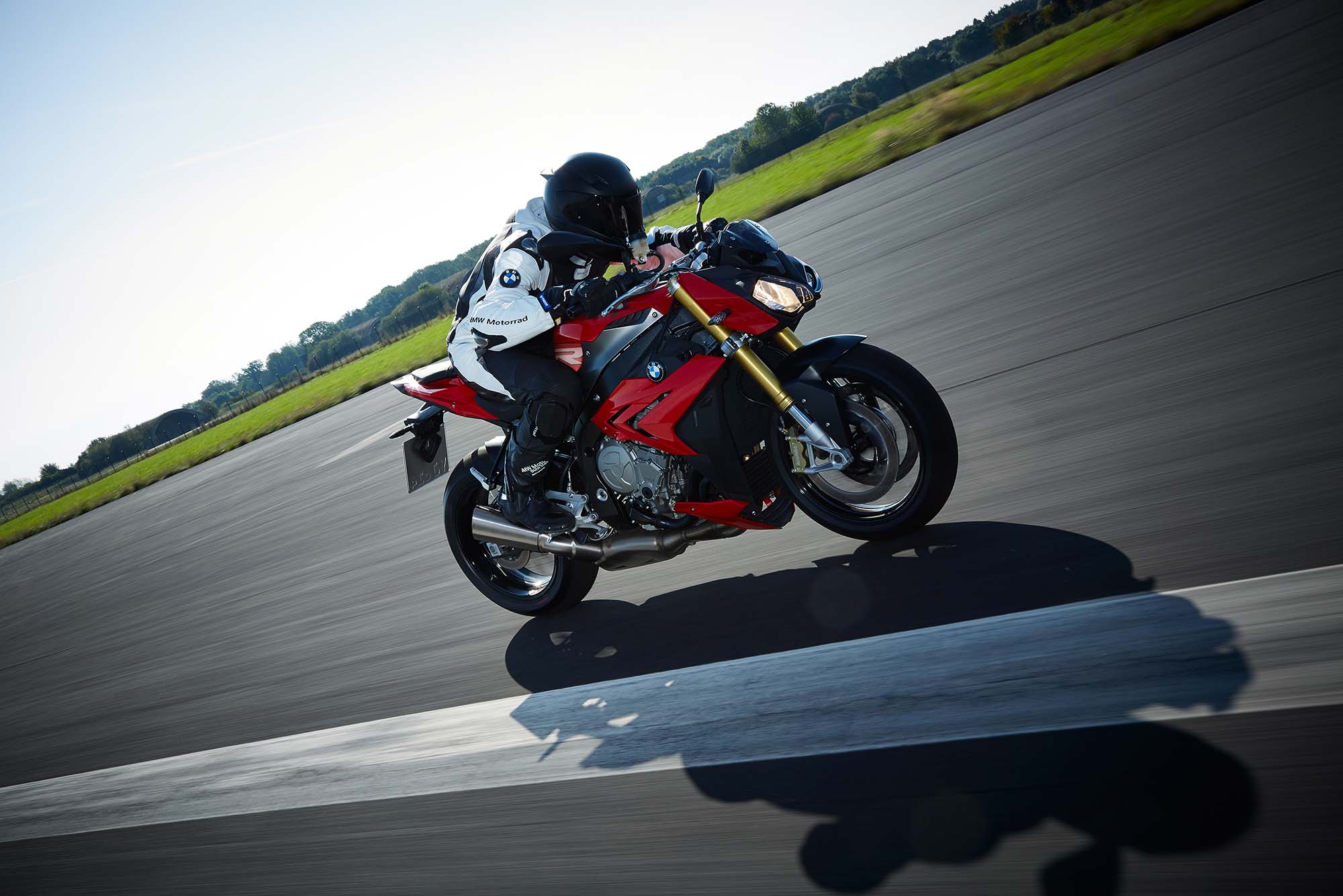 2014-BMW-S1000R-action-54.jpg