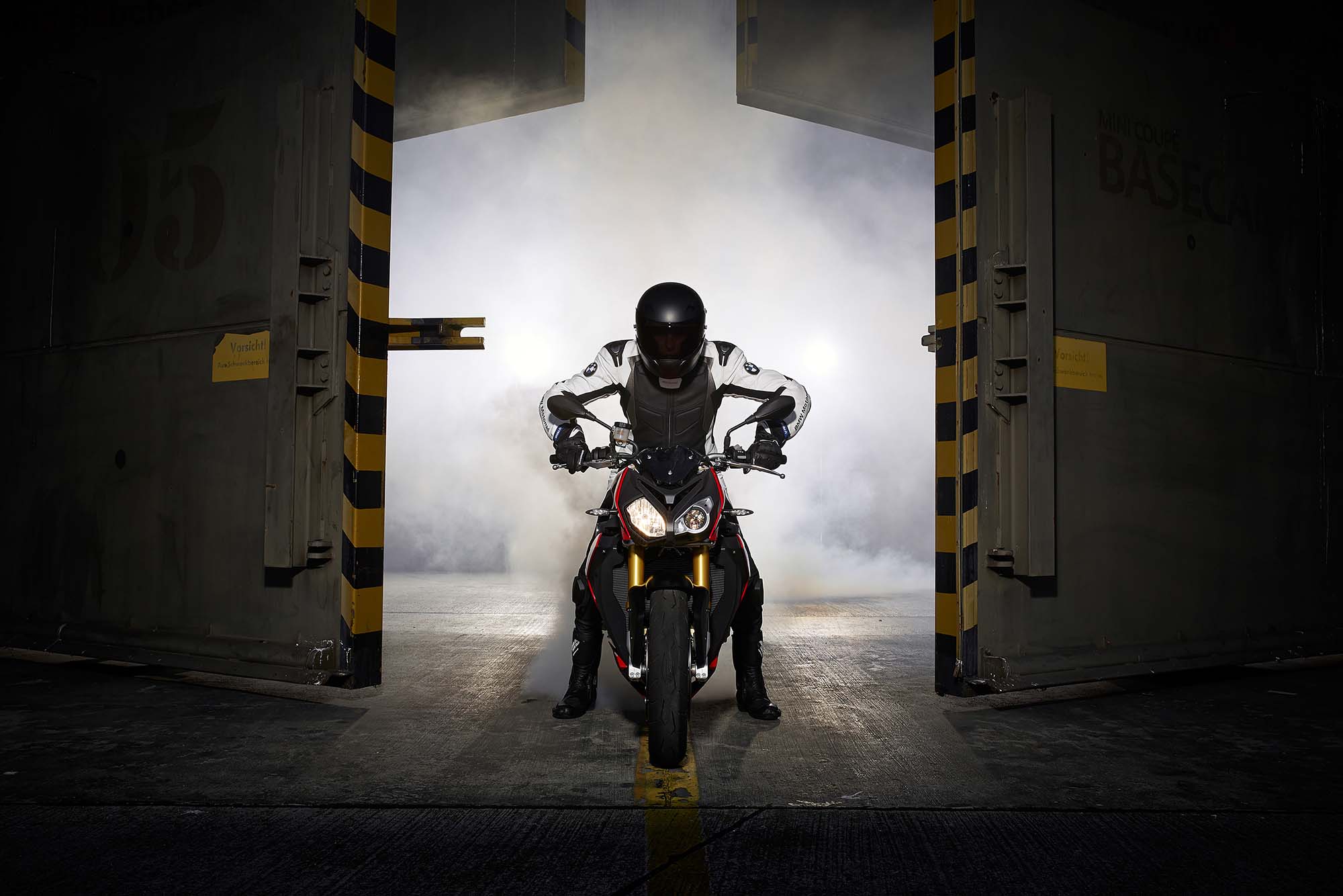 2014-BMW-S1000R-action-84.jpg