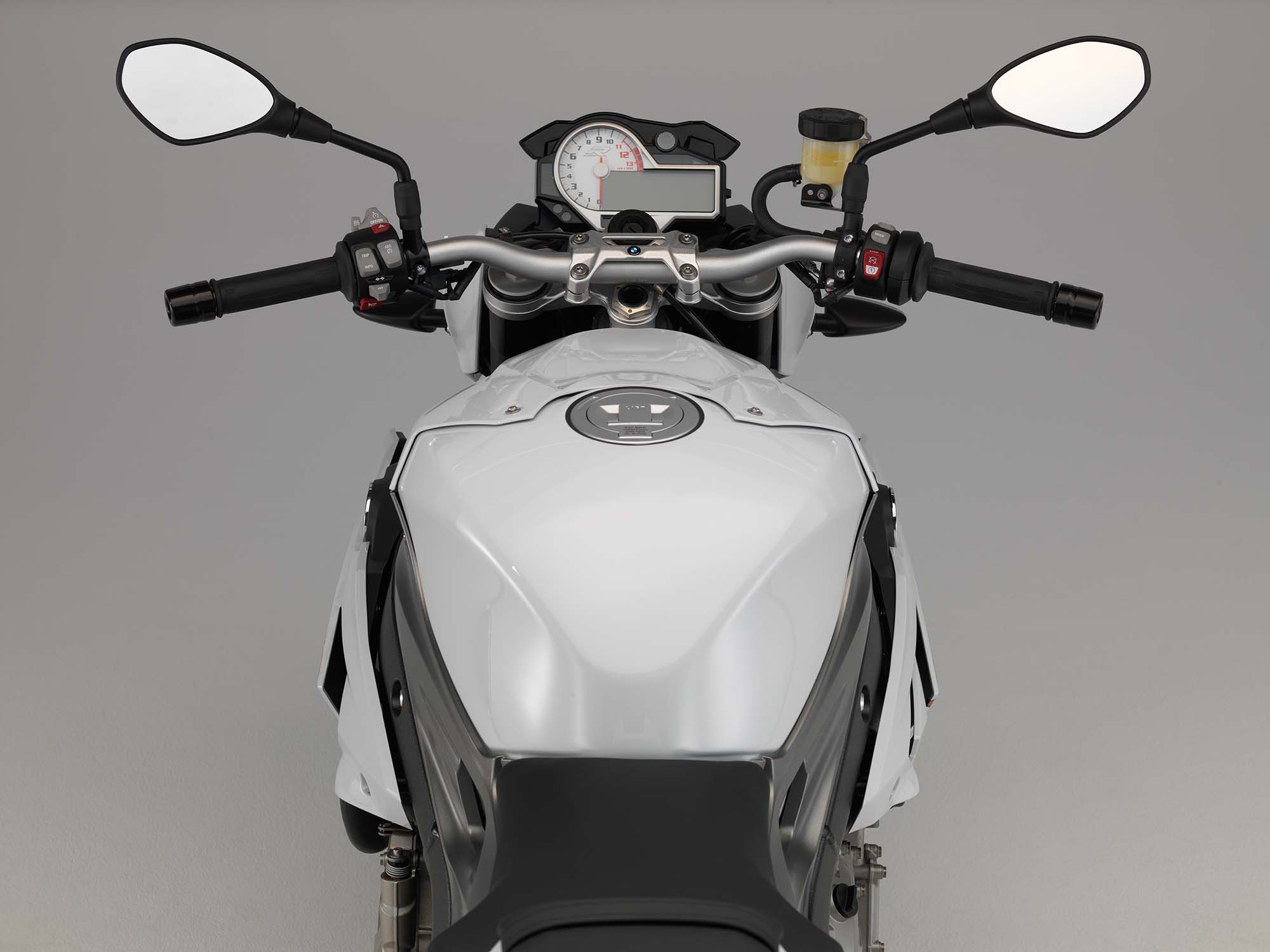 2014-BMW-S1000R-studio-12.jpg