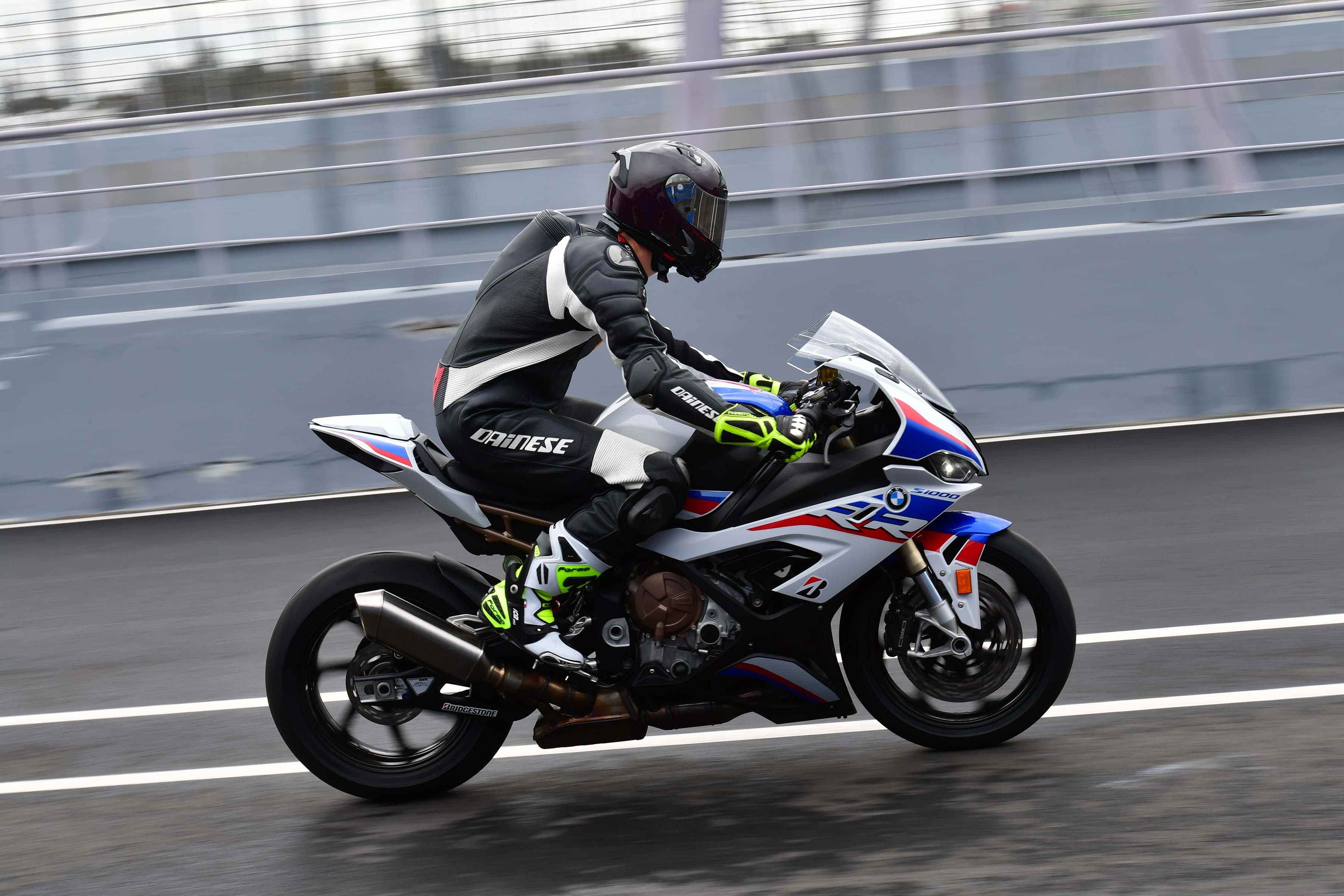 What It’s Like to Ride the 2019 BMW S1000RR, A Wet Review Asphalt