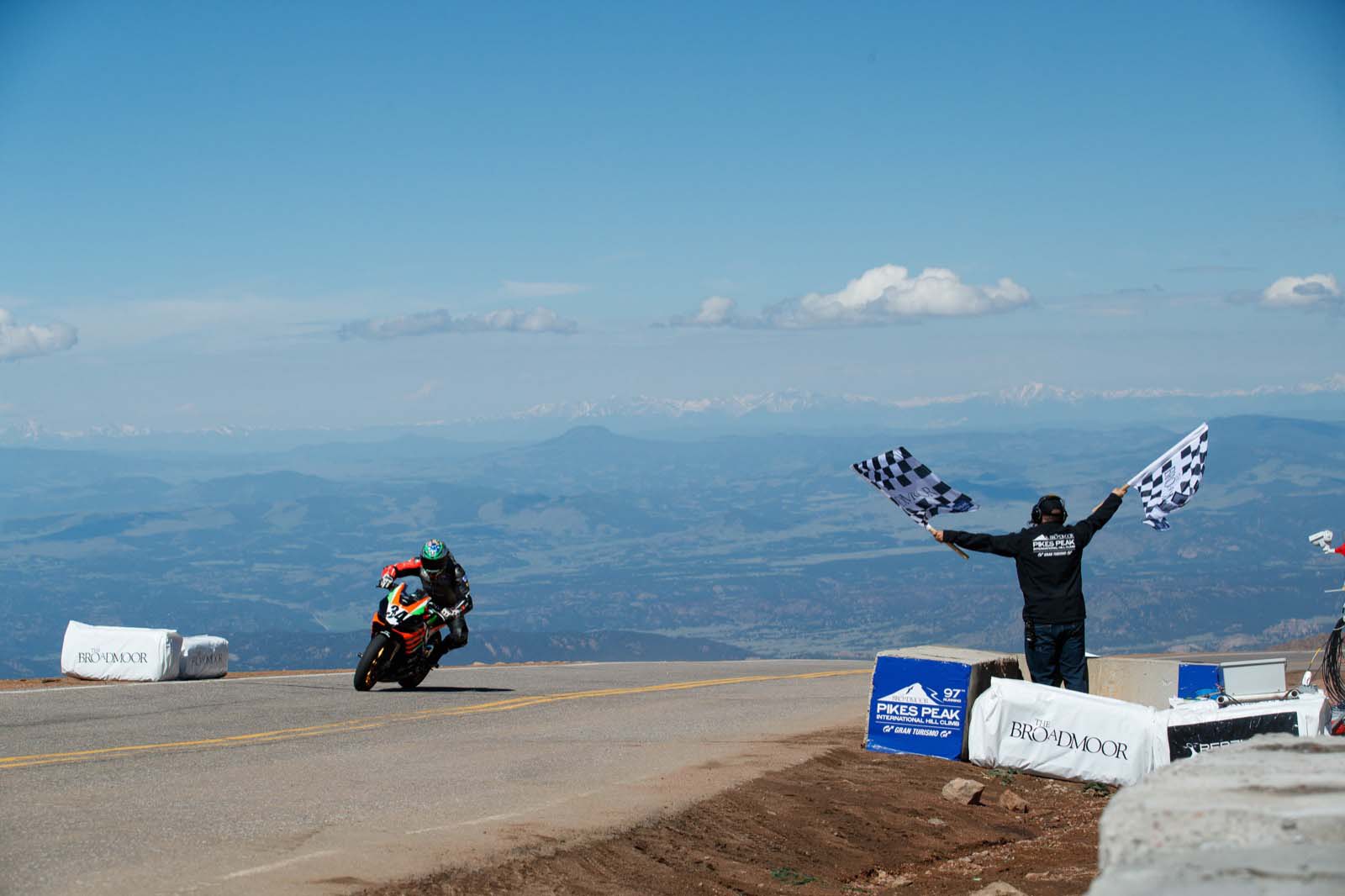 aprilia pikes peak