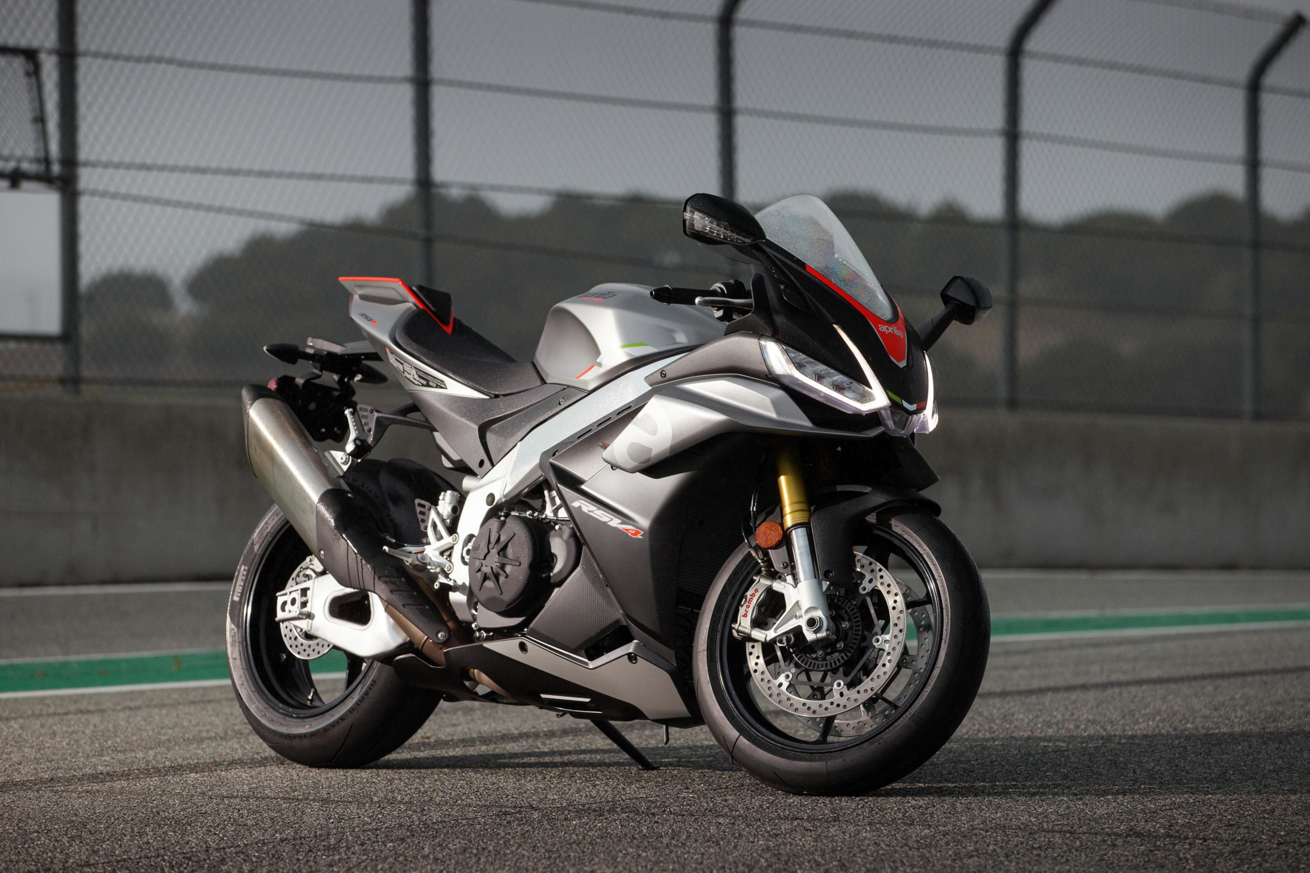 aprilia rsv4 rf 2021